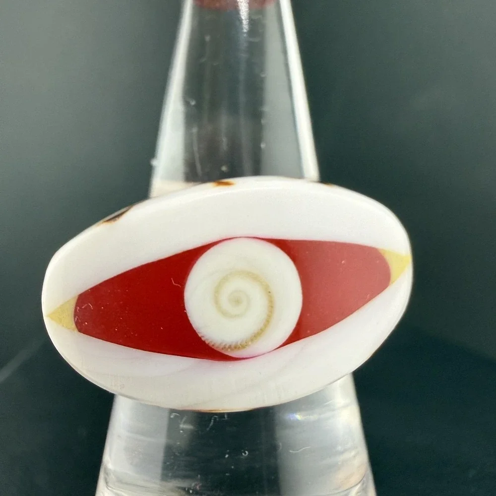 Vintage Carved Ring White Red Shell Size 7‎